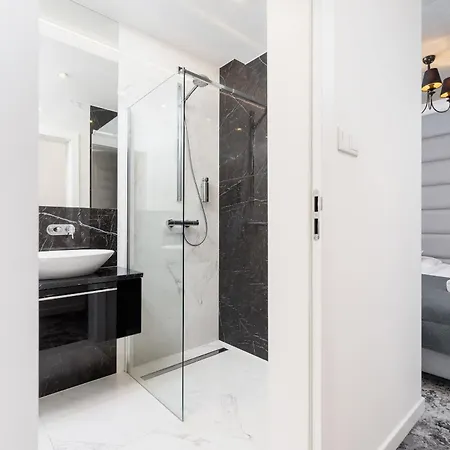 Comfortable And Modern One Bedroom In Cracow By Renters 公寓